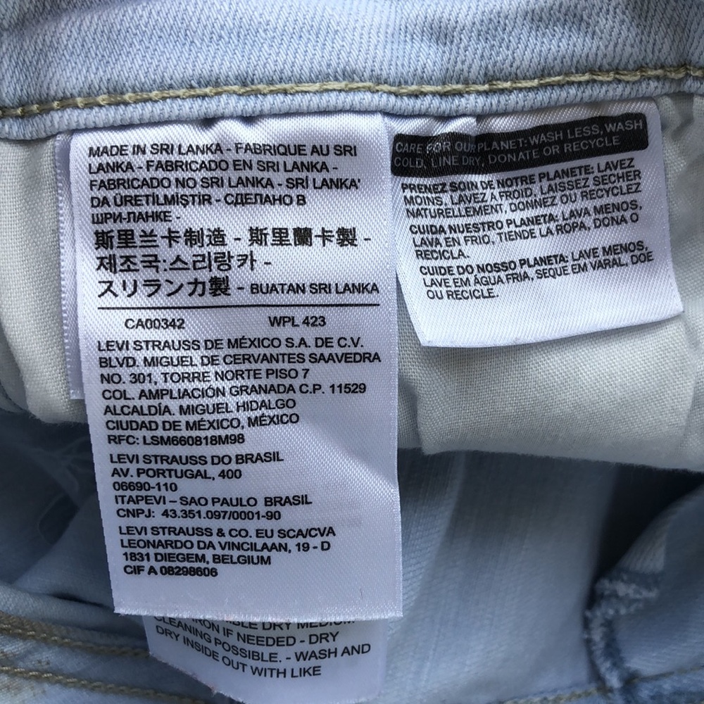 LEVI’S - High-Rise Denim Shorts - Picture 6 of 7